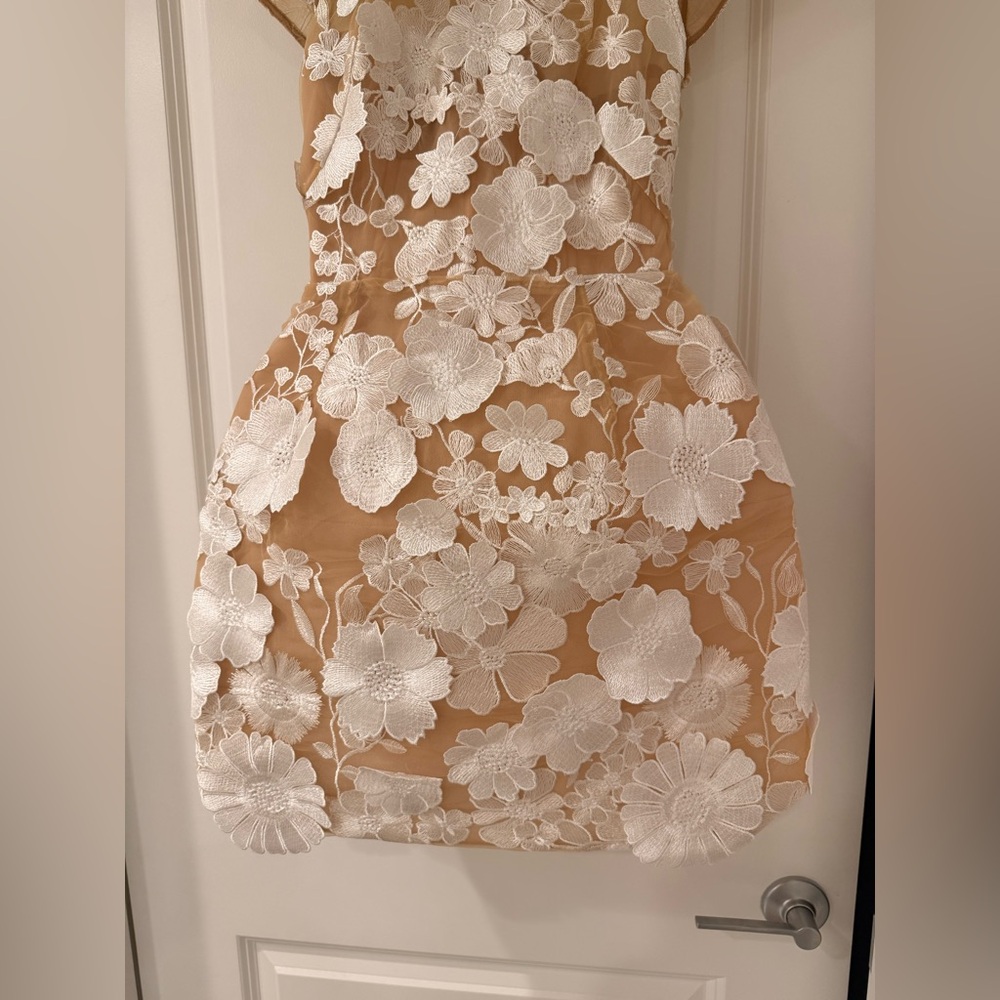 NWOT BRONX AND BANCO Jasmine Cap-Sleeve Floral Lace Minidress - Picture 8 of 15